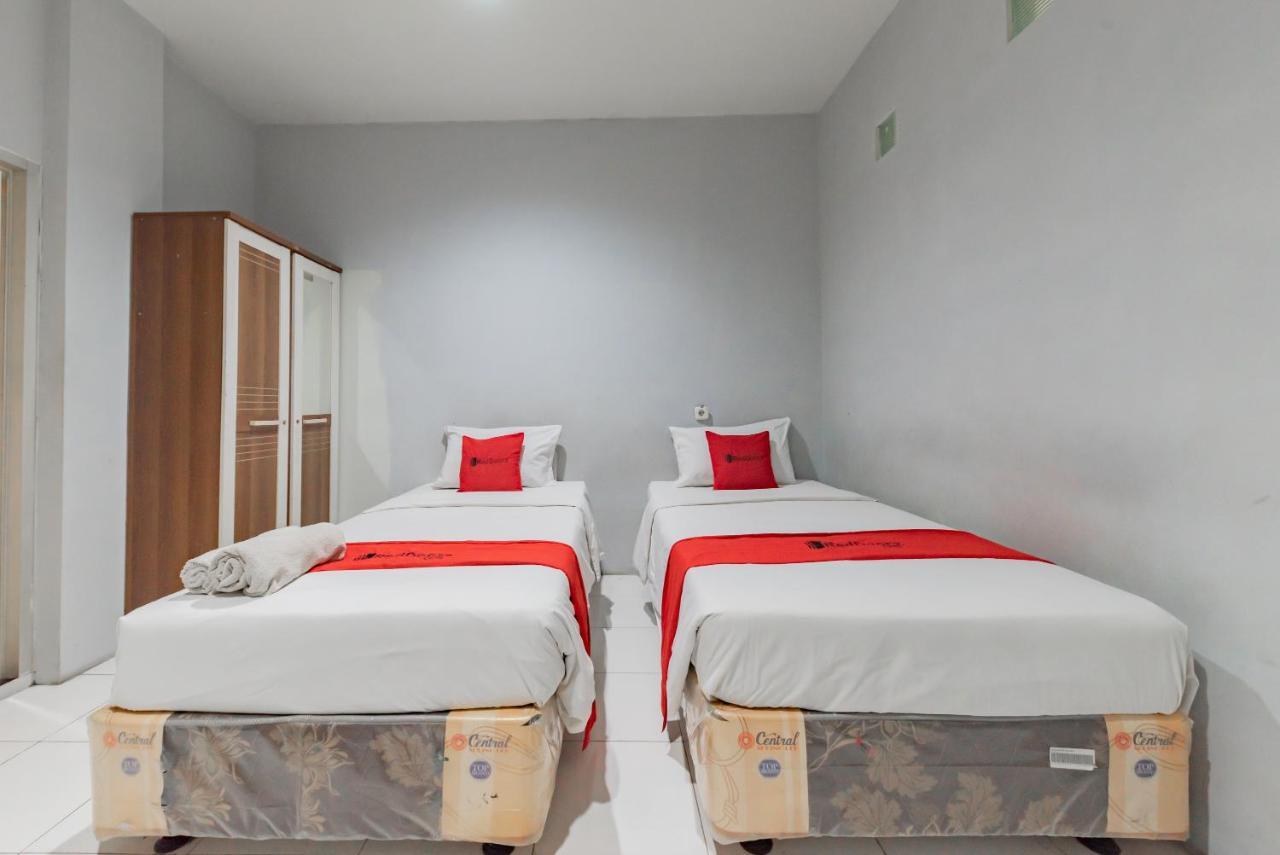 Готель Reddoorz @ Pelajar Pejuang 3 Бандунг Екстер'єр фото