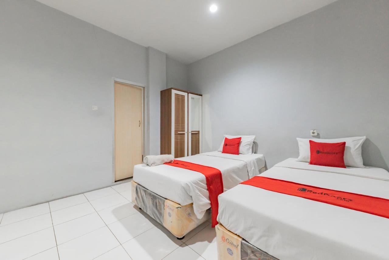 Готель Reddoorz @ Pelajar Pejuang 3 Бандунг Екстер'єр фото